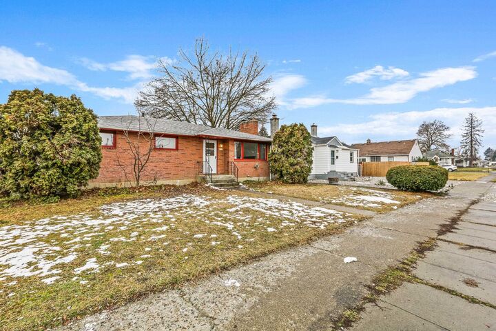 Property Photo:  2518 E Columbia Ave  WA 99208 