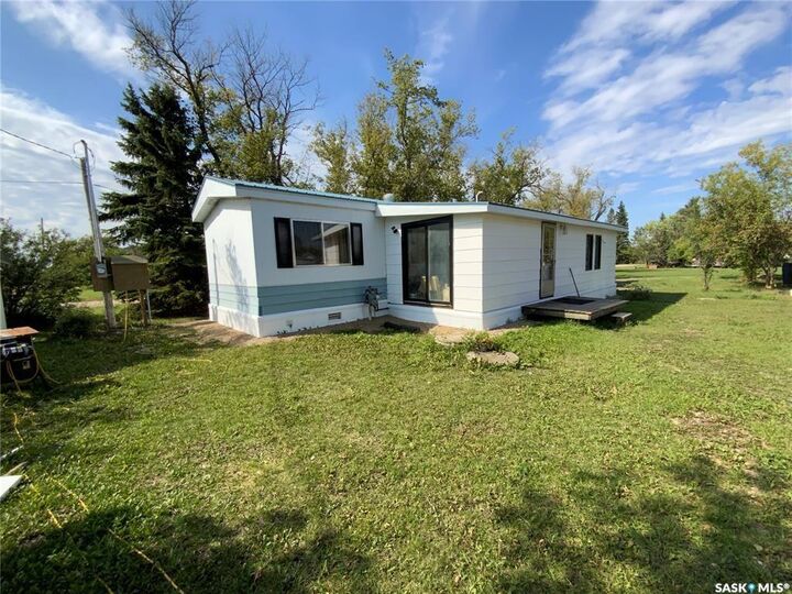 Property Photo:  205 1st Street E  SK S0E 1T0 