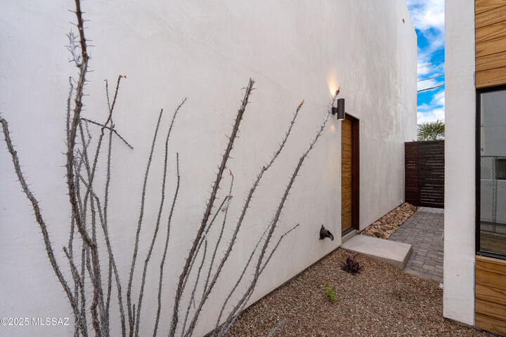 Property Photo:  32 W 18th Street  AZ 85701 