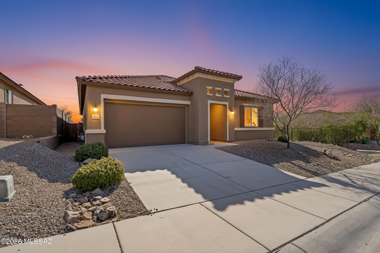 Property Photo: 4921 W Willow Wind Way AZ 85741