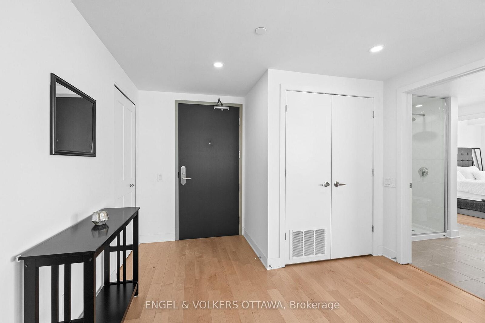 Property Photo: 180 George Street 1802 ON K1N 0G8