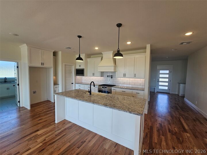 Property Photo:  21481 S 4190 Road  OK 74019 