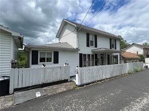 Property Photo:  42 Walnut Ave  PA 15431 