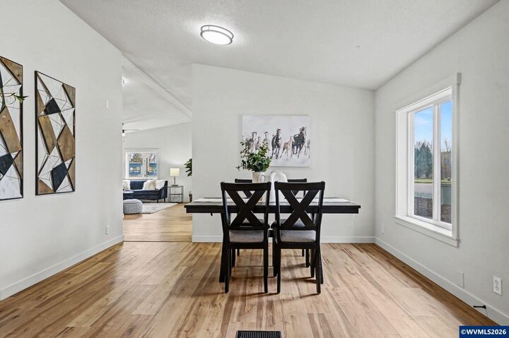 Property Photo:  3735 Knox Butte Rd E Rd  OR 97322 