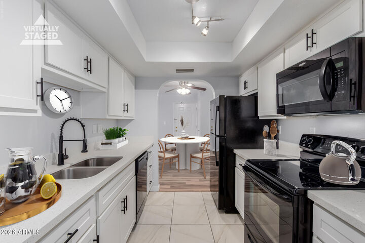 Property Photo: 10444 N 69th Street 206 AZ 85253
