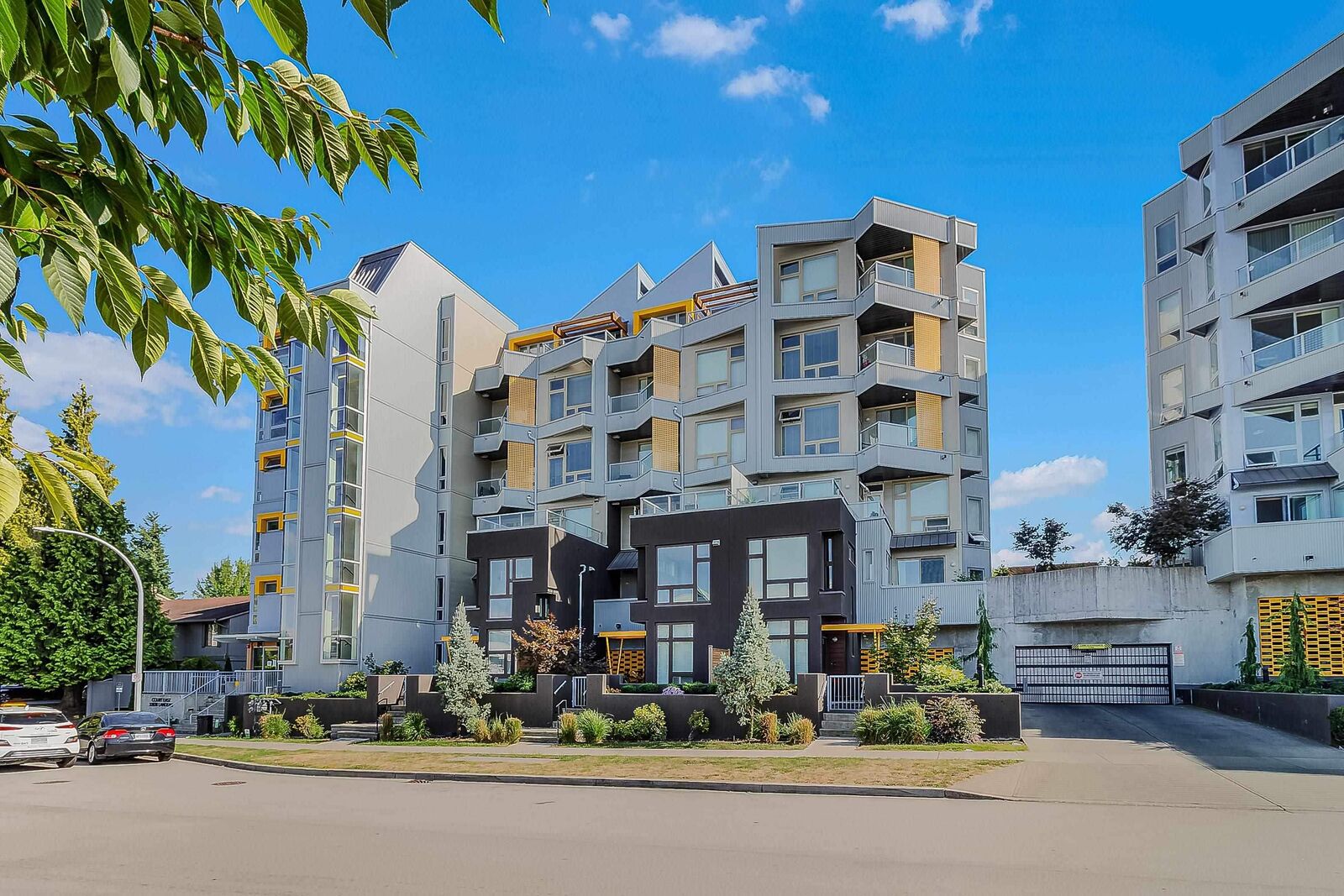Property Photo: 32838 Landeau Place 305 BC V2S 0M6