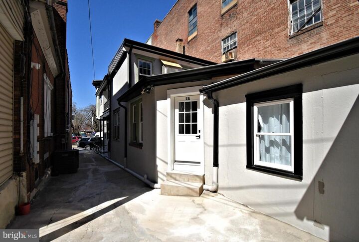 Property Photo:  20 S Hanover Street 1A  PA 19464 