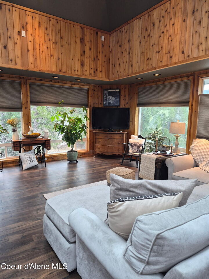 Property Photo: 483 Paradise Ln ID 83850