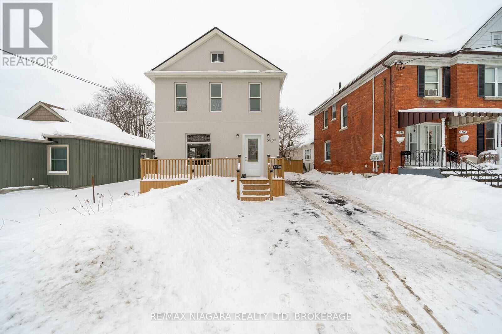 Property Photo:  5802 Peer Street  ON L2G 1X2 