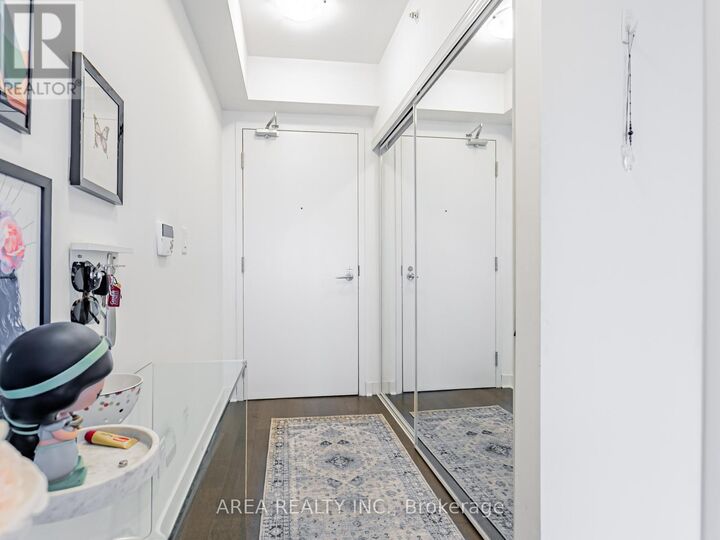 Property Photo:  58 Orchard View Boulevard 2009  ON M4R 0A2 