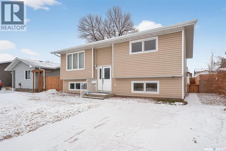 Property Photo:  1641 Smith Street  SK S6K 1A7 