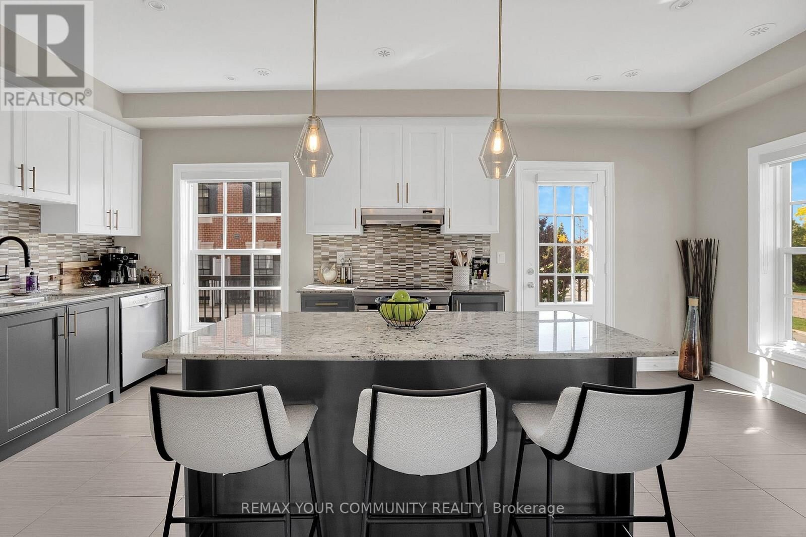 Property Photo: 10060 Keele Street 8 ON L6A 4V6