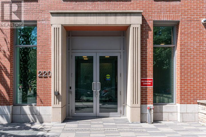 Property Photo:  220 George Street Th2  ON M5A 2N1 