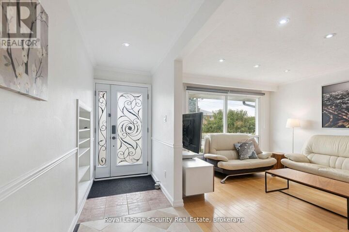 Property Photo:  128 Sentinel Road West  ON M3J 1T2 