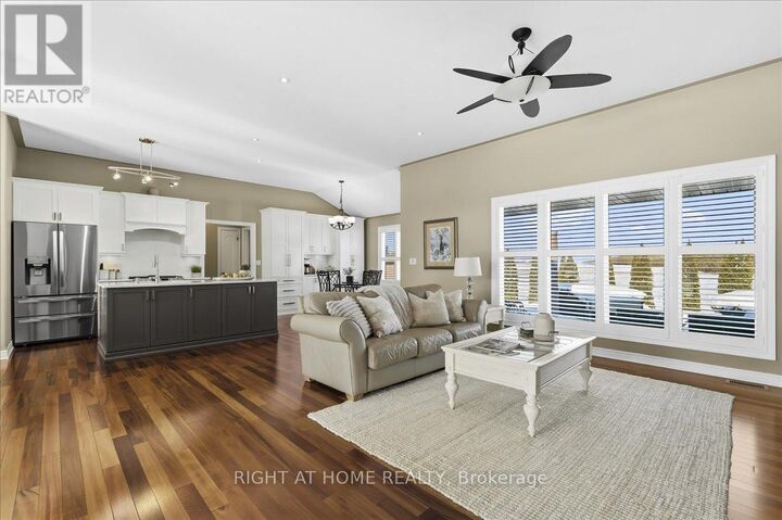 Property Photo:  44 Melody Drive  ON N4B 3E1 