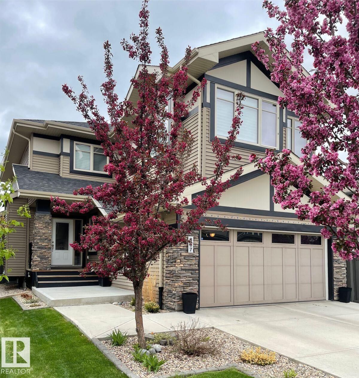 Property Photo:  867 Armitage Wynd SW  AB T6W 0K4 