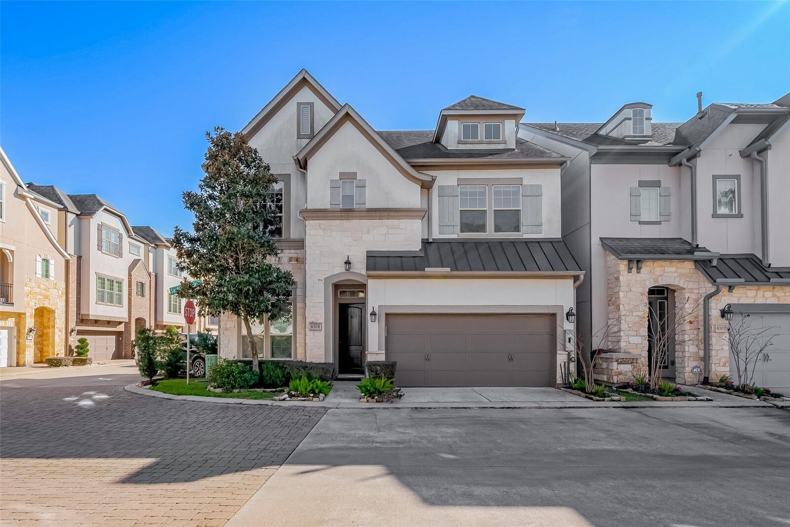 Property Photo:  6703 Saxton Manor Street  TX 77055 