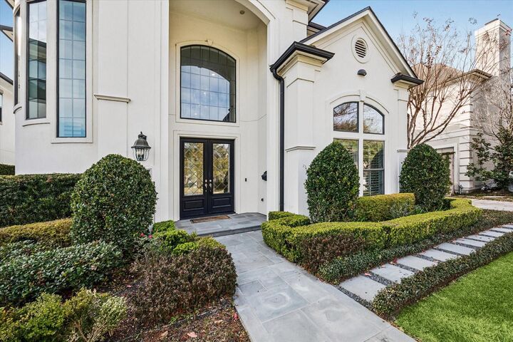 Property Photo:  807 N 2nd Street  TX 77401 