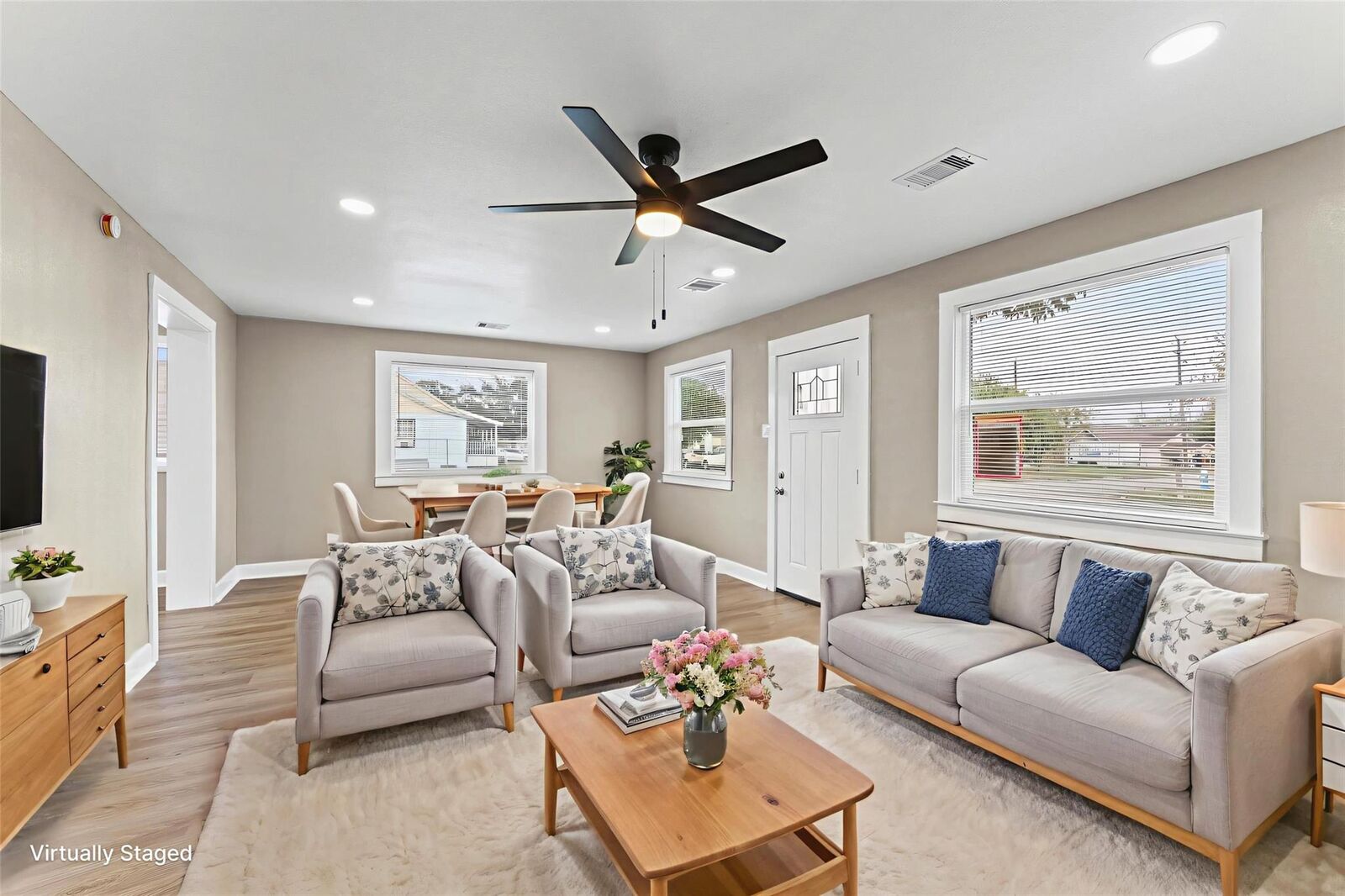 Property Photo:  2202 Des Jardines Street  TX 77023 