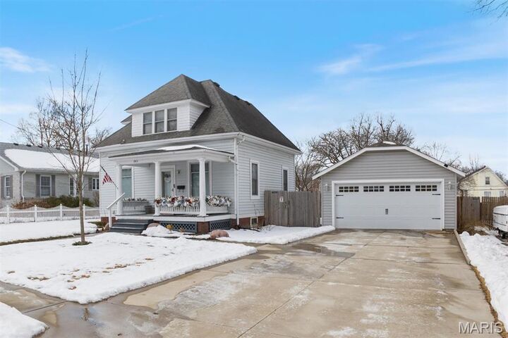 Property Photo:  843 Madison Avenue  IL 62025 