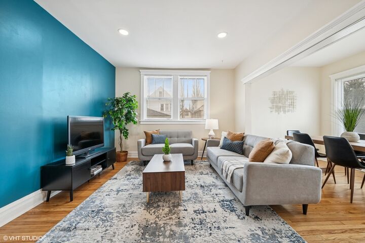 Property Photo:  2542 N Long Avenue  IL 60639 