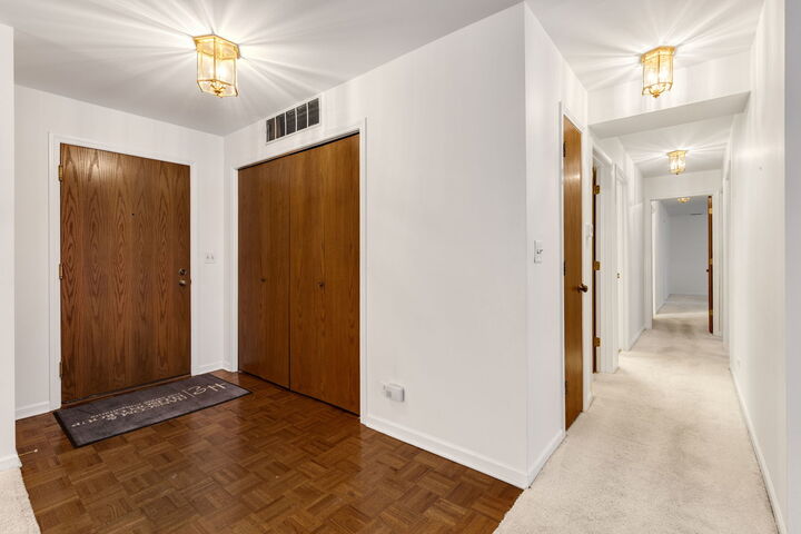 Property Photo:  129 Acacia Circle 106E  IL 60525 