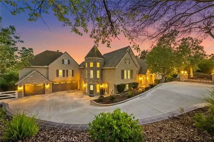 Property Photo:  40900 Via Los Altos  CA 92591 