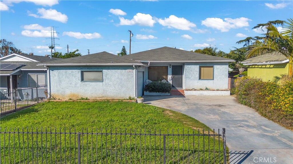 Property Photo:  1243 W 122nd  CA 90044 