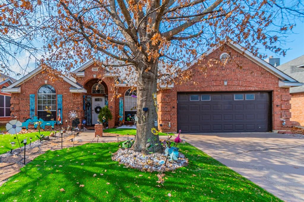Property Photo: 7043 Echo Lake Court TX 76001