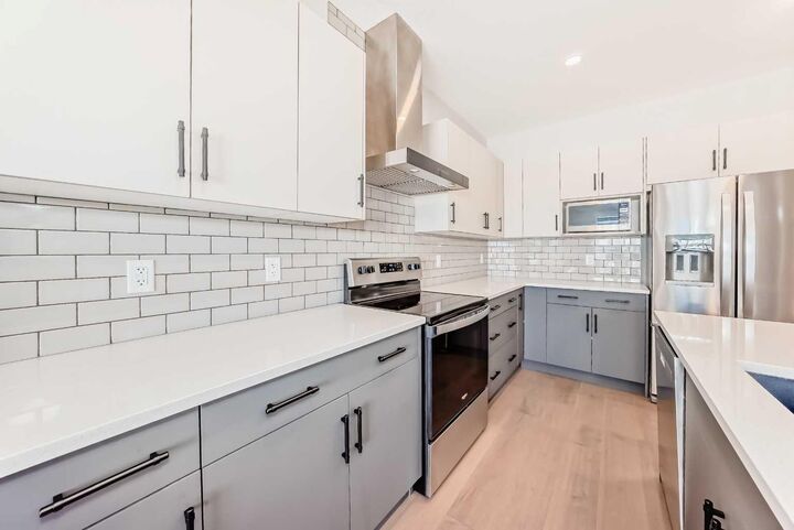 Property Photo:  535 Tekarra Drive NW  AB T3R 2G4 