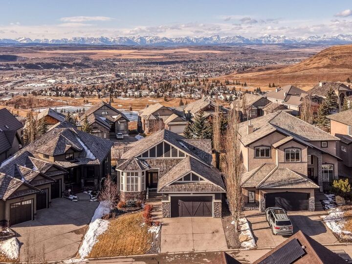 Photo de la propriété:  216 Gleneagles Estates Lane  AB T4C 2H7 