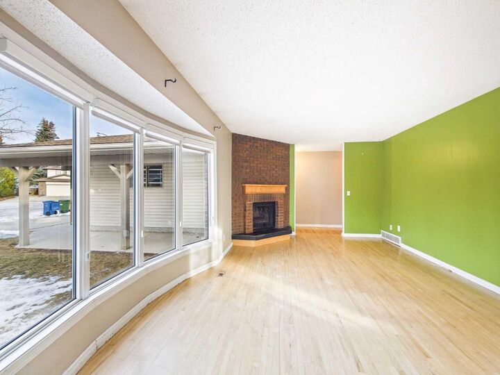 Property Photo:  503 Dalcastle Mews NW  AB T3A 2P3 