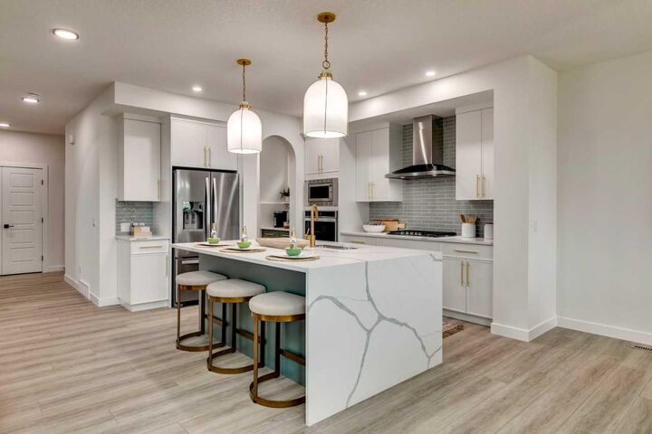 Property Photo:  71 Emerson Crescent  AB T1S 3M9 