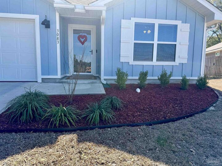 Property Photo: 3083 Jane Ln FL 32539