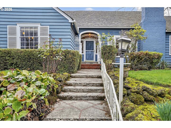 Property Photo:  1210 SE 57th Ave  OR 97215 