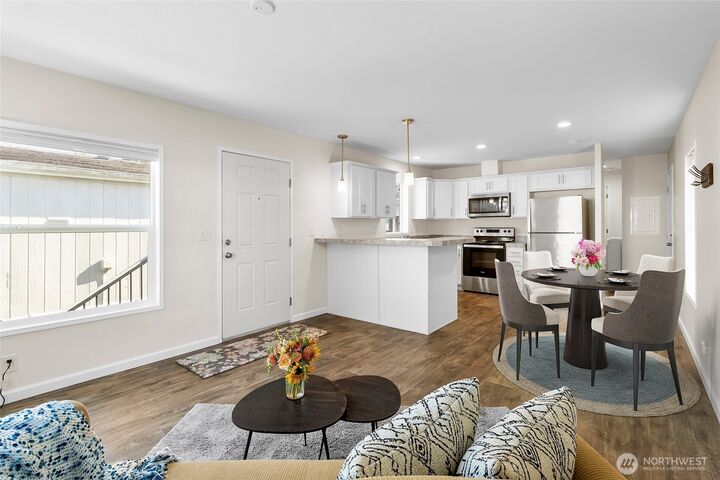 Property Photo:  2400  Donovan Avenue 13  WA 98225 