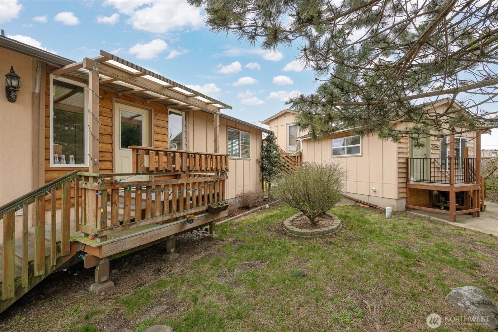 Property Photo:  5698  2nd Avenue  WA 98248 