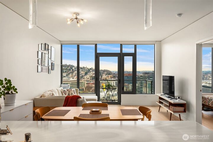 Property Photo:  2510  6th Avenue 1401  WA 98121 