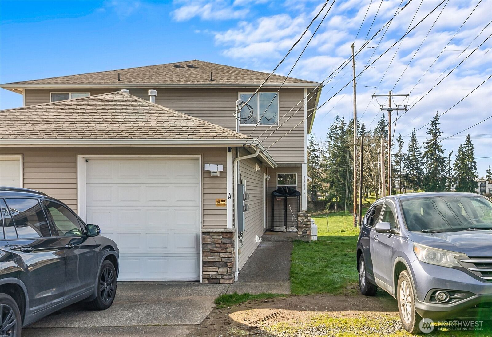 Property Photo:  2905  11th Street A  WA 98201 