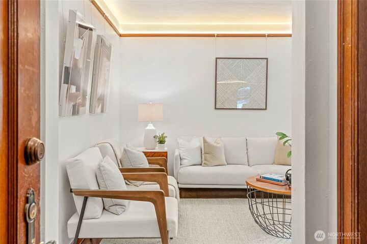 Property Photo:  411  Boylston Avenue E 207  WA 98102 