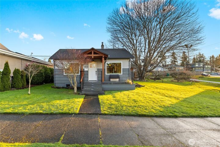 Property Photo:  1411  5th Street  WA 98221 