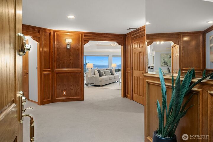 Property Photo:  505  Pine Street 301  WA 98020 