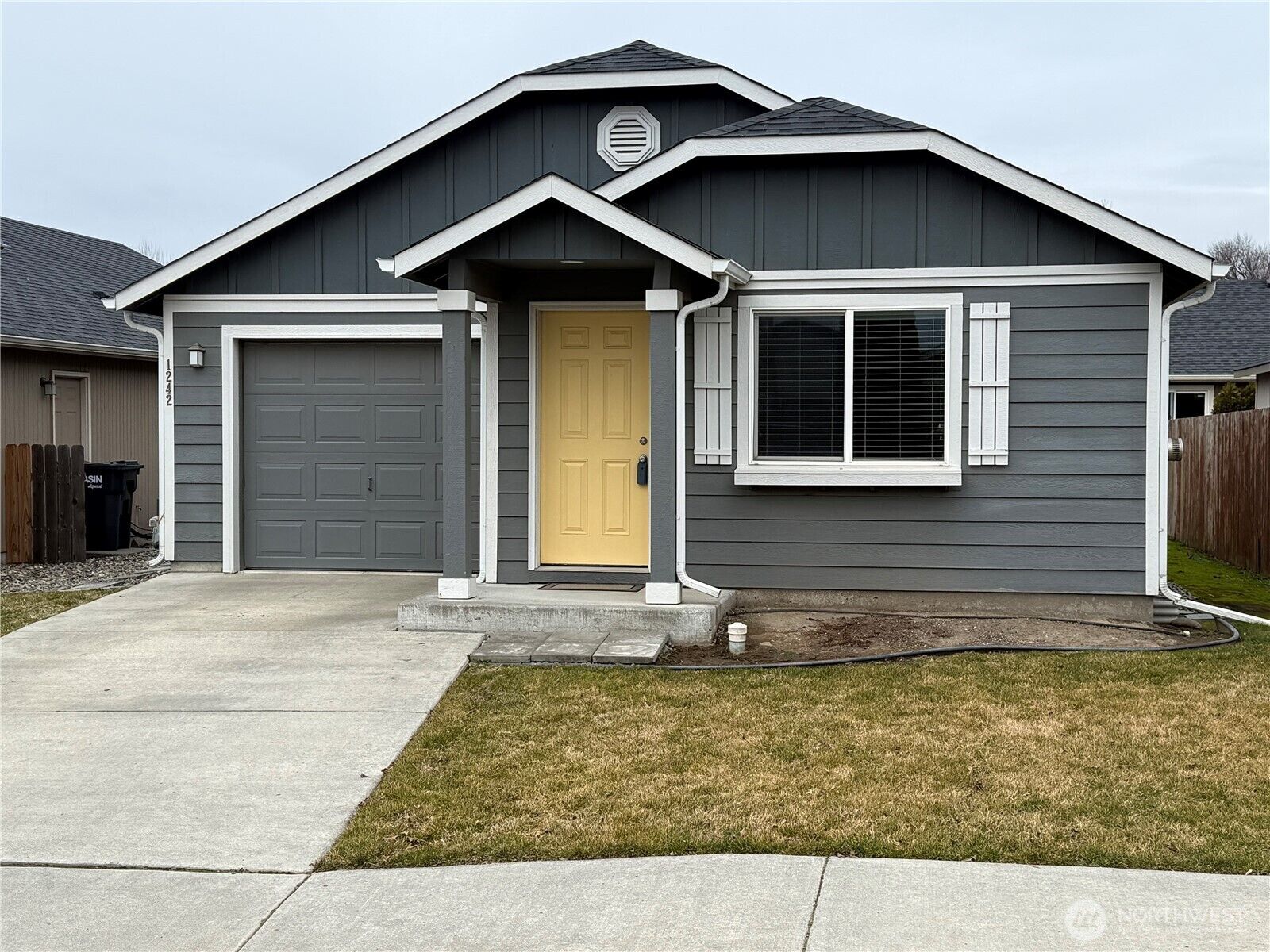 Property Photo: 1242 SW Carver Street WA 99324
