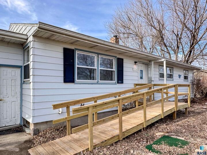 Property Photo:  1213 S Splitrock Blvd  SD 57005 