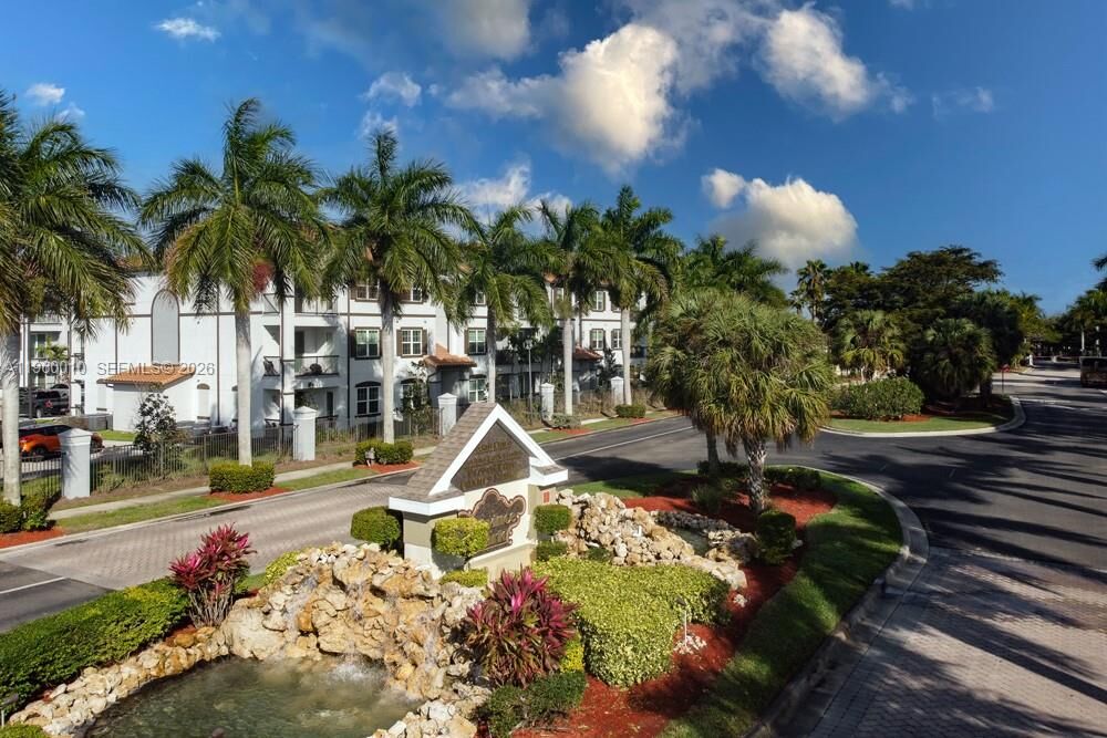 Property Photo:  4246 Liron Ave 203  FL 33916 