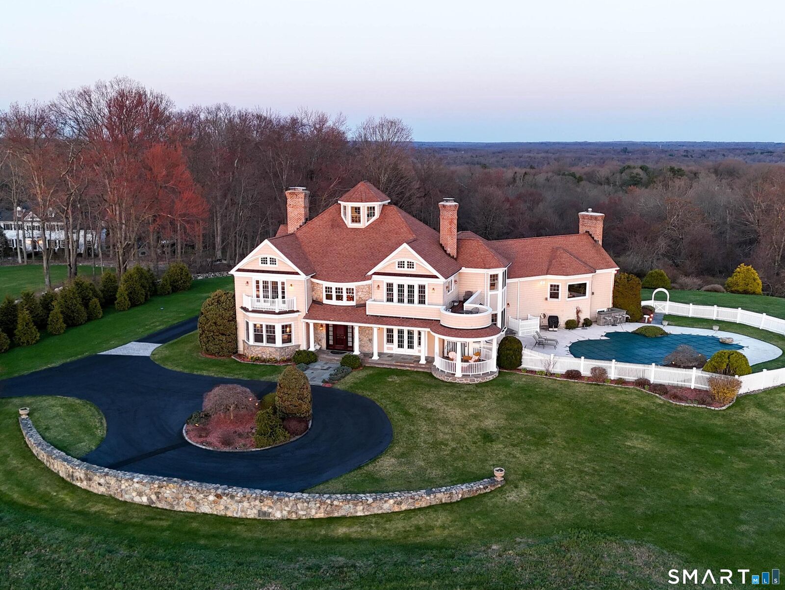 Property Photo:  7 Long Meadow Lane  CT 06896 