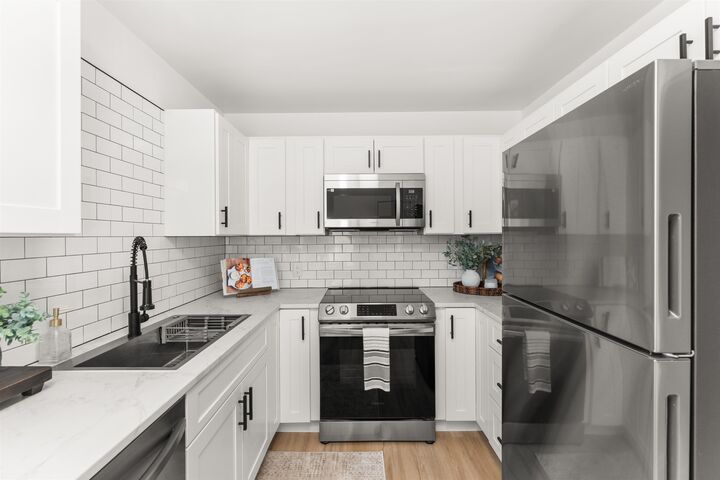 Property Photo: 1012 E Garland Ave WA 99207