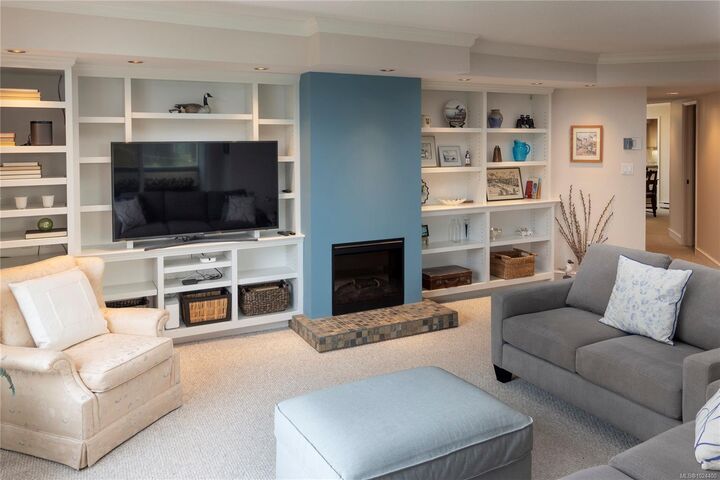 Property Photo:  2605 Windsor Rd 304  BC V8S 5H9 