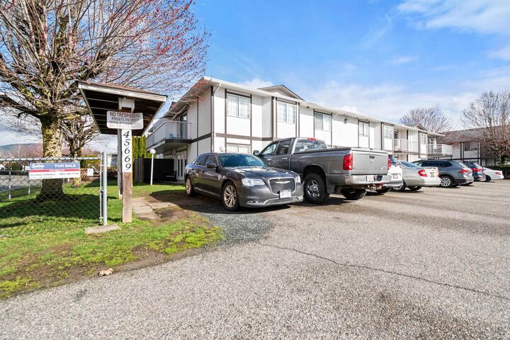 Property Photo: 45669 McIntosh Drive 215 BC V2P 6V4