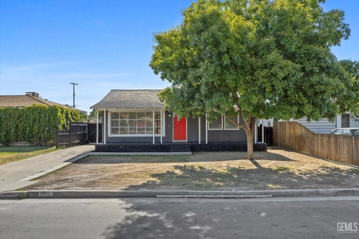 Property Photo:  809 El Sereno Drive  CA 93304 